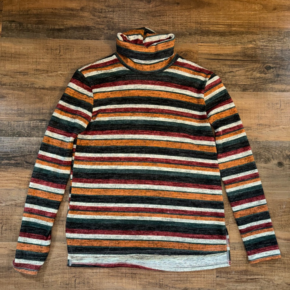 Striped turtle neck long sleeve shirt